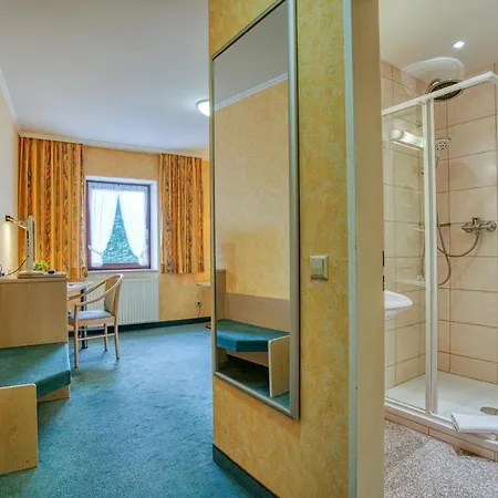 Kischers Hotel 4*